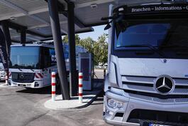 Im August hat Daimler Truck in Wörth einen Demo-Ladepark für E-Lkw eröffnet.