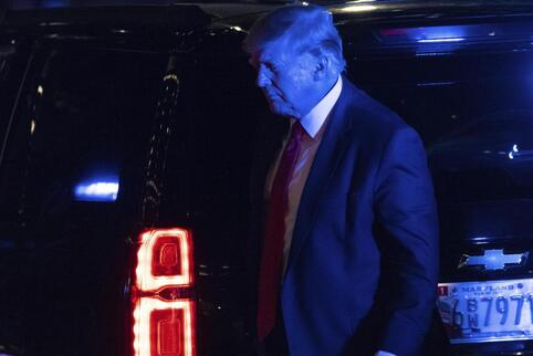 Der ehemalige US-Präsident Donald Trump hat die Razzia in seinem Anwesen in Florida scharf verurteilt.