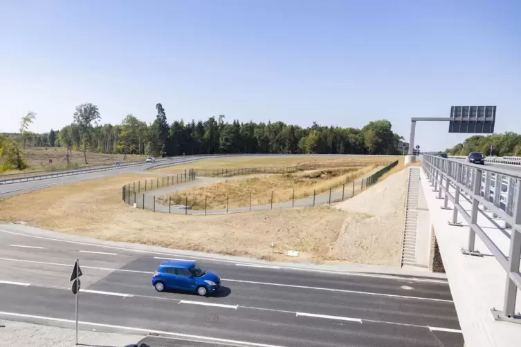 Auch die B423, die unter der A6 hindurch nach Homburg beziehungsweise Bexbach f&uuml;hrt, ist wieder in beide Richtungen befahrbar. 