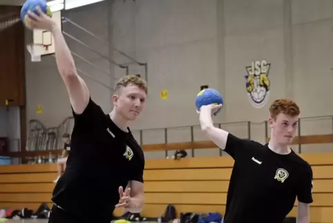 VTV-Neuzugang Bastian Schleidweiler (links) absolviert beim ASB in Ludwigshafen sein Freiwilliges Soziales Jahr. 