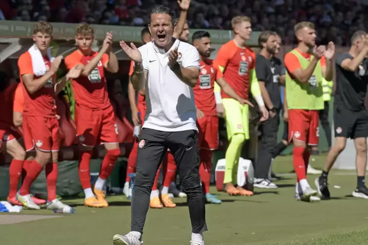 Fordert &bdquo;Betze&ldquo;-Leidenschaft und lebt sie: FCK-Trainer Dirk Schuster.