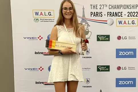 Sophie-Charlott Hempel aus Pirmasens bei der Siegerehrung in Paris. Am Sonntag spielt sie in München. 