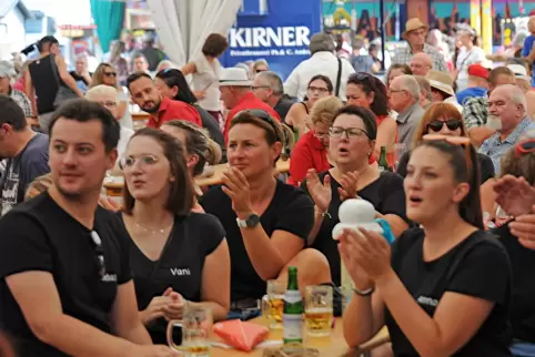 Gute Stimmung im Festzelt.
