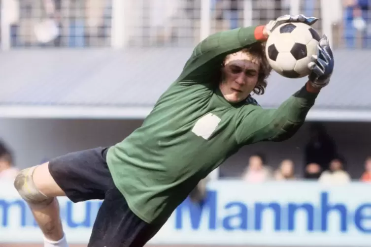 1978: In Aktion als HSV-Torwart. 
