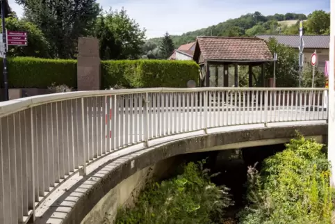 Erst wenn die anstehenden Arbeiten an dieser Brücke über den Sulzbach abgeschlossen sind, kann auch die Ortsdurchfahrt Untersulz