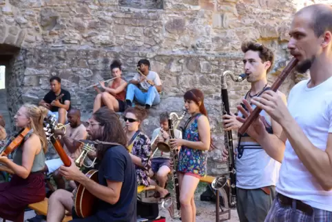 Im „Ethno Camp Germany“ sind derzeit junge Musiker aus 20 Nationen auf der Lichtenburg versammelt. Ihr Motto lautet: „Die Welt i
