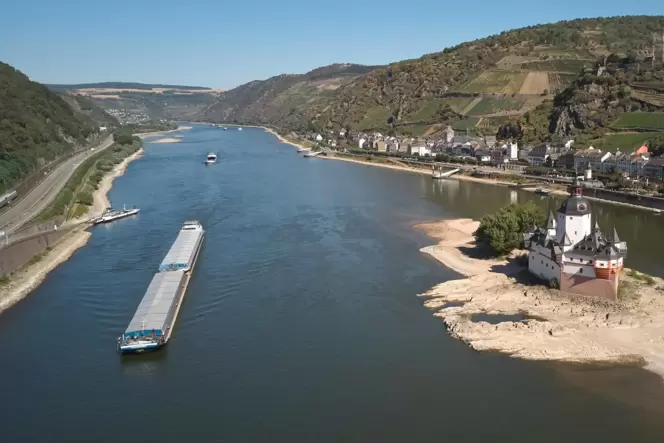 Der Pegelstand in Kaub spielt für die Rheinschifffahrt eine Schlüsselrolle.
