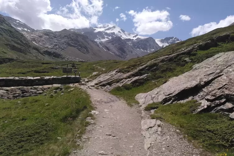 Herausfordernd: der Wanderweg zur Marteller H&uuml;tte, aufgenommen an der alten Staumauer.