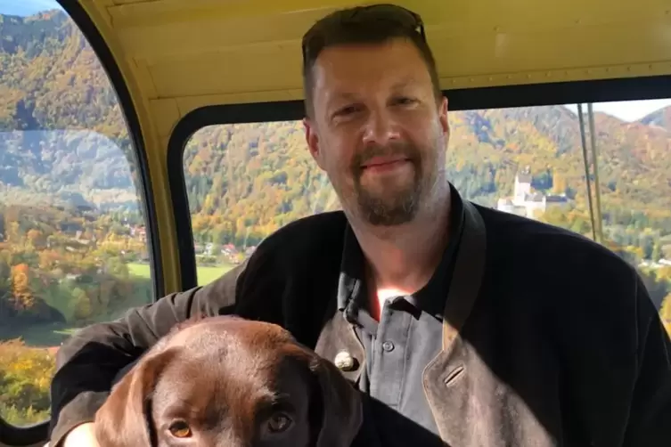 Martin Blankemeyer und sein Hund Bonnie. Der 51-Jährige hat seine Wurzeln in Bad Bergzabern. 