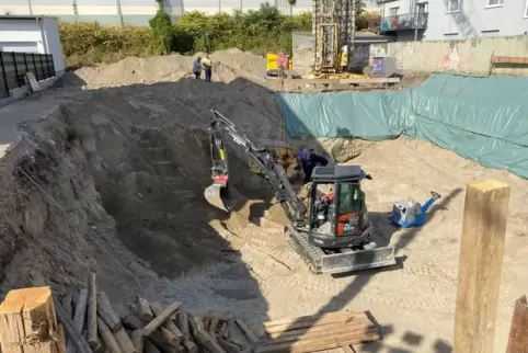 Die Baugrube, in der die Weltkriegsbombe gefunden wurde. 