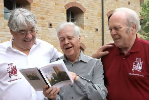 Die Macher des neuen Scharfenberg-Buchs (von links): Hans Reither, Peter Pohlit und Helmut Schlieger. 