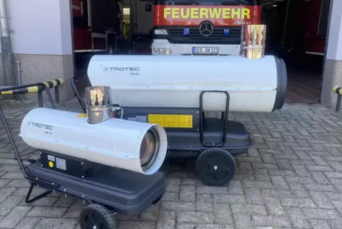 Mit diesen Heizgeräten sollen die Notunterkünfte in der VG Winnweiler schön warm bleiben.
