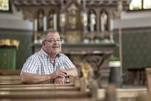 Pfarrer Thomas Buchert in seiner Pfarrkirche in Bellheim. 