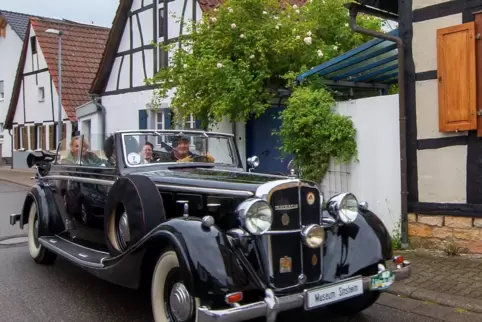 Maybach vor Fachwerkhaus: Oldtimer wie dieser bei der letzten Auflage der Rallye 2019 werden wieder in Schifferstadt zu sehen se