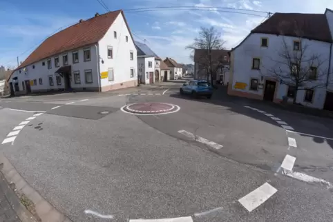 Unter anderem der Kreisel in der Hauptstraße wird erneuert 