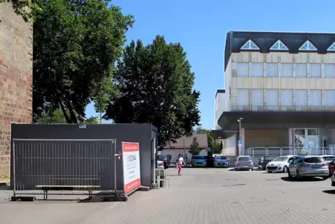 Die Corona-Teststation auf dem Messplatz in Bad Bergzabern müsste schon längst weg sein.