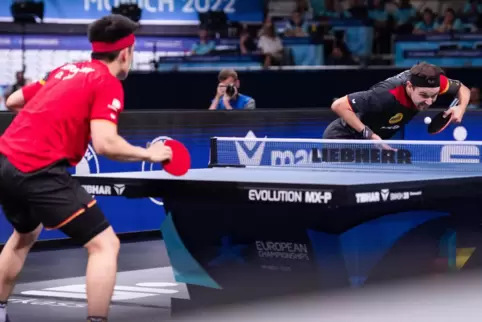Timo Boll (rechts) und Dang Qiu kennen sich gut. Die beiden sind Kollegen in der Nationalmannschaft und im Klub bei Borussia Düs