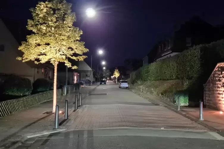 Die Landgrafenstraße stimmungsvoll beleuchtet – in Zukunft nur noch bis Mitternacht.