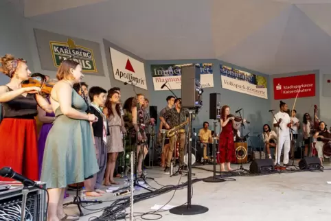 Im Kaiserslauterer Volkspark war Bernhard Vanecek zusammen mit Musikern aus fünf Kontinenten zu erleben. 