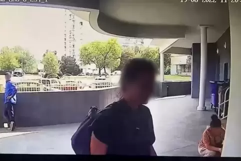 Ein Screenshot aus einem Video von Russlands Inlandsgeheimdienst FSB soll die angebliche Mörderin der Kriegsbefürworterin Darja 