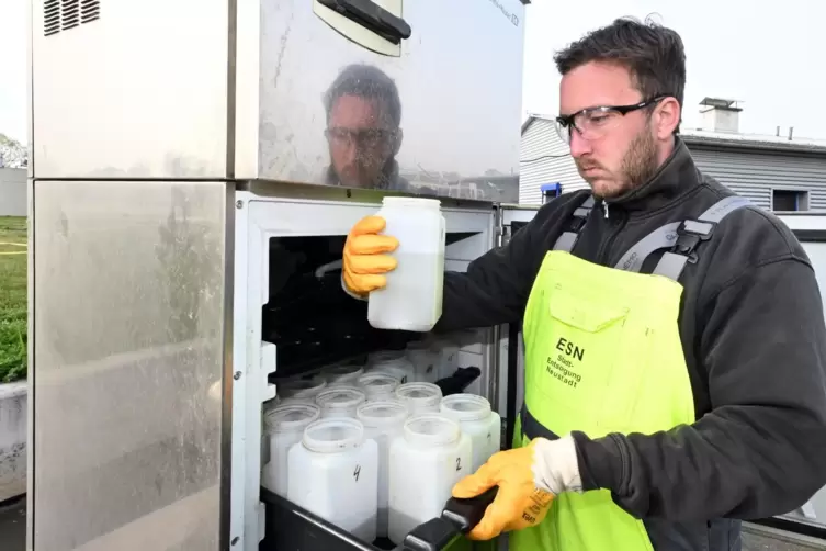 Als Pilotprojekt schon in Neustadt getestet: Abwasser-Proben sollen zeigen, wie verbreitet das Corona-Virus gerade ist. Mit der 
