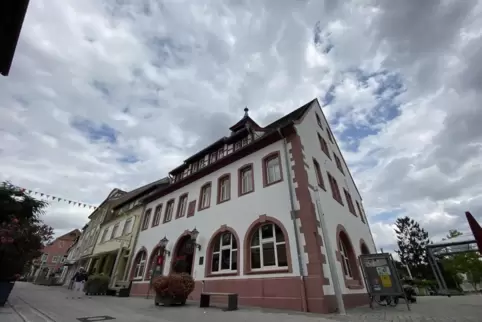 Am Alten Rathaus in Grünstadt war im 18. Jahrhundert eine Freitreppe angebracht.