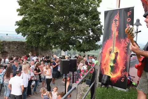 Nach pandemiebedingter Pause findet ab Freitag wieder das Burgfest in Wachenheim statt. 