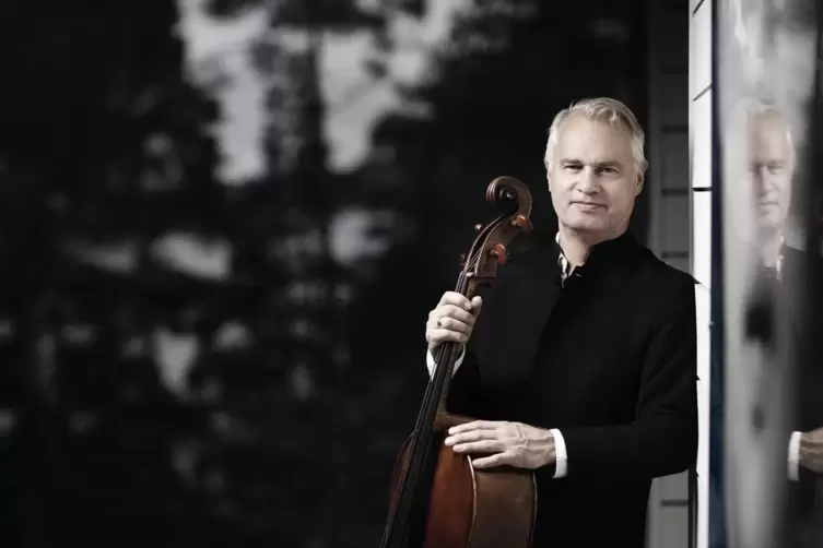 Der schwedische Cellist Torleif Thedeen musiziert mit Eszter Haffner (Violine) und Stipendiaten der Villa Musica. 
