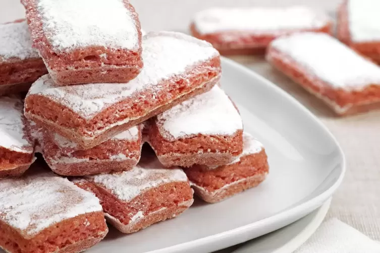 &bdquo;Biscuits Roses&ldquo; werden heute noch gerne zu einem Glas Champagner gegessen. 