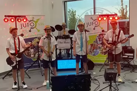 Einige Mitglieder der Band bei einer Probe. 