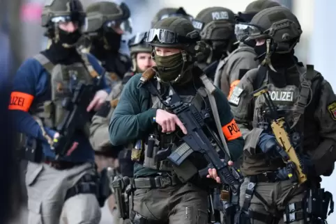 Ein Spezialeinsatzkommandeo der Polizei 2018 in Ludwigshafen.