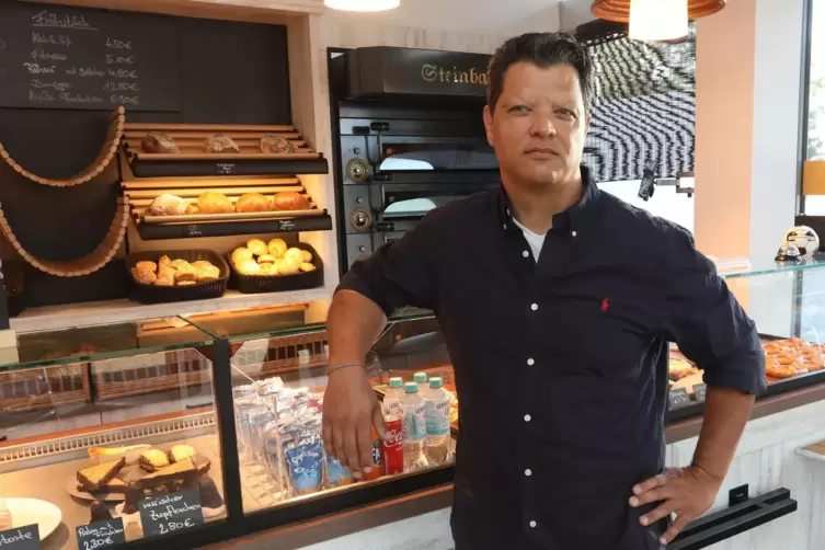 Markus Wei&szlig; in seinem Caf&eacute; am Danziger Platz. 