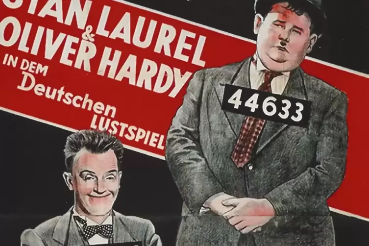 Werbeplakat zum Film „Hinter Schloss und Riegel“, der 1932 uraufgeführten Phonetik-Fassung in deutscher Sprache von „Pardon us".