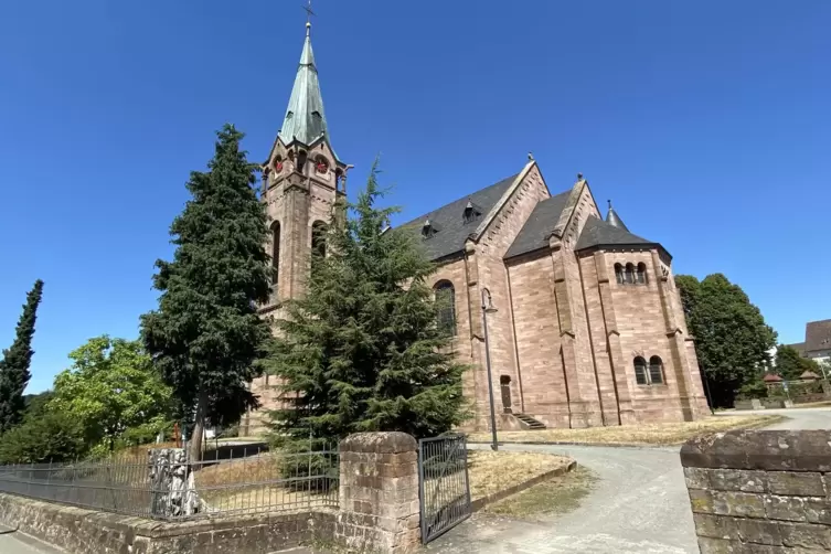 Nach einem Gottesdienst in der protestantischen Kirche in Weilerbach beginnt am Sonntagvormittag die Wanderung auf der neuen Jak