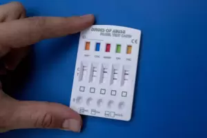 Dieser Test zeigt an, dass keine Drogen genommen wurden. Dieser Test zeigt an, dass keine Drogen genommen wurden.