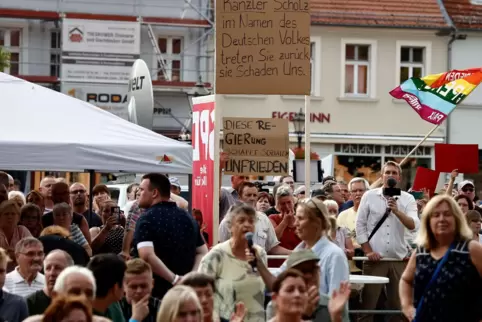 Das Bürgergespräch von Kanzler Scholz in Neuruppin wurde von Protesten begleitet.