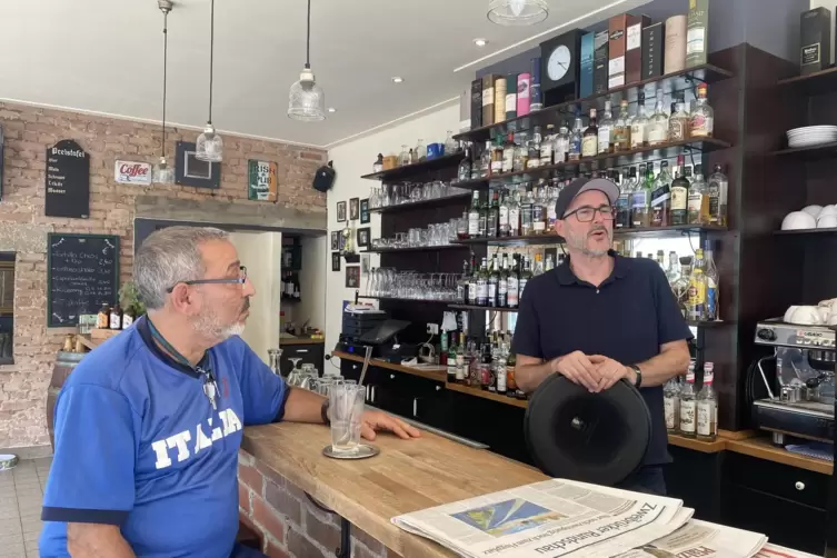  Francesco Papa (links) hat seine Pizzeria wegen der Baustelle geschlossen, Thorsten Albrecht vom &bdquo;Caf&eacute; Pastis&ldquo; klagt &uuml;ber Umsat