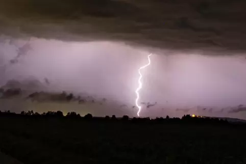 Im Unwetter hatten sich die Kinder verlaufen. 
