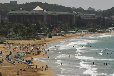 Allein in Antalya kommen täglich rund 80 Flieger aus Russland an. 