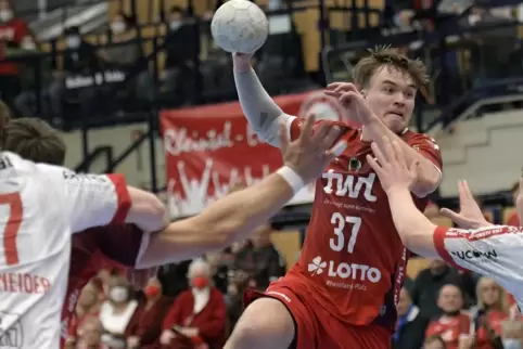 Weiß zum Beispiel, wie Tore werfen geht: Max Neuhaus (am Ball).