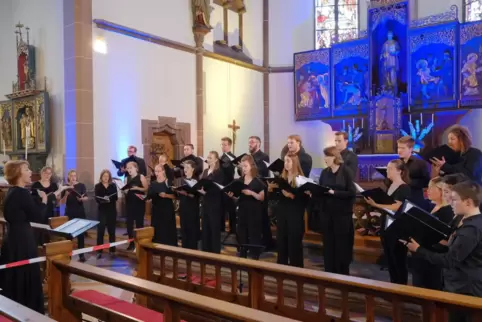Stimmliche Perfektion: der Landesjugendchor Rheinland-Pfalz in der St. Laurentius-Kirche. 