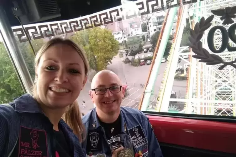 Annika und Steffen Krebs drehen am Bodensee ihre Runden im &bdquo;Jupiter&ldquo;.