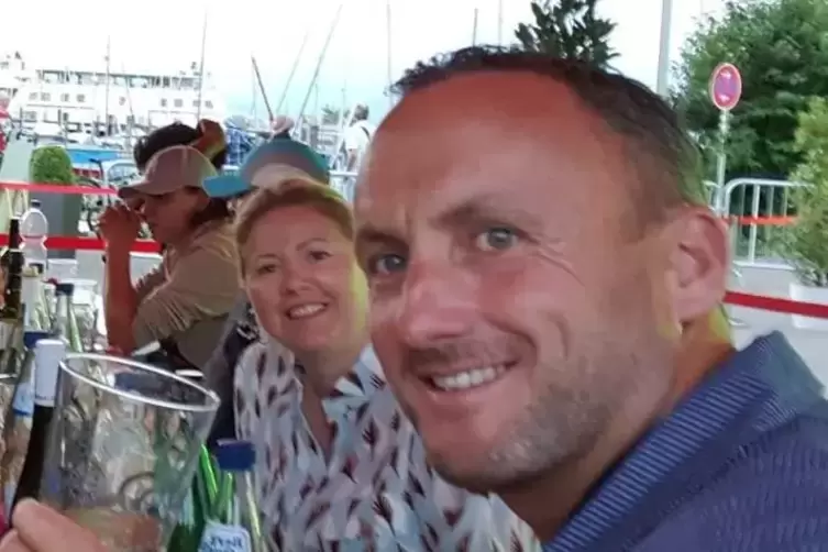 Schausteller Rudolf Barth mit seiner Frau beim Treffen mit den D&uuml;rkheimer Wurstmarkt-Fans am Bodensee.