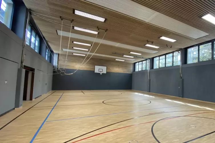 Nach den Ferien kann hier wieder Training stattfinden: die für rund 1,1, Millionen Euro sanierte Sporthalle der Carl-Bosch-Grund