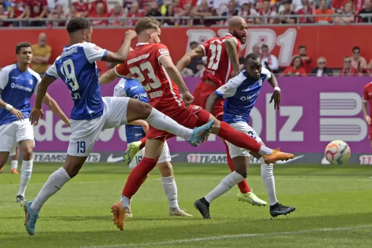 Ausgleich direkt nach der Pause: Philipp Hercher trifft.