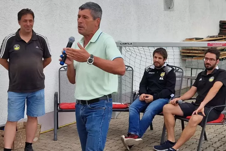 Schiedsrichtertag beim FC 23 Hambach mit Markus Merk (am Mirko): Andreas Schlick, Dennis Scheurer und Marcel Laqué (von links) h