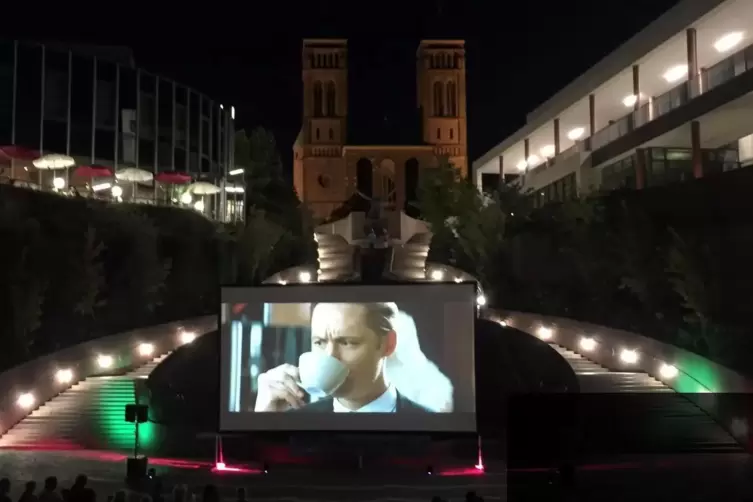 Pirmasens: Kino auf dem Schlossplatz.