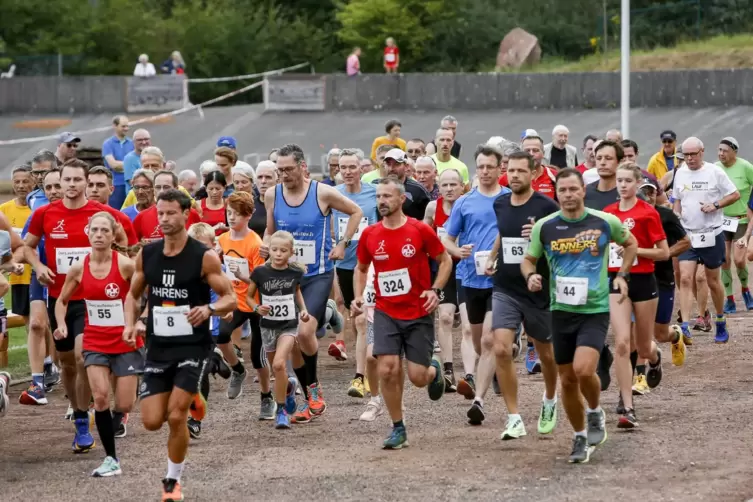 Mit dem Hauptlauf wurde auch die neue Bahn des Eichwaldstadions eingeweiht.