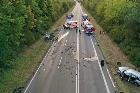 Die Unfallstelle am Sonntagabend zwischen Birkweiler und Queichhambach. 