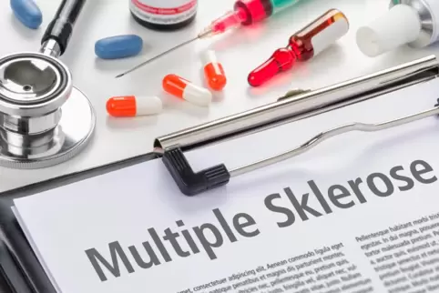 Zur Therapie von Multipler Sklerose gehören unter anderem hochdosierte Kortisoninfusionen sowie Medikamente in Form von Tablette